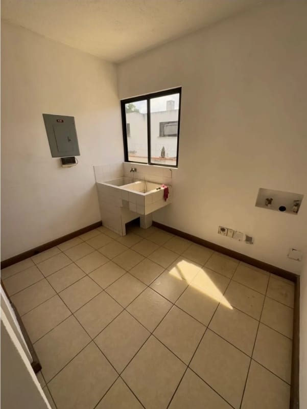 Rento Casa en Condominio San Mateo, Boulevard Acatan zona 16 — Casa en Alquiler en Zona 16, Guatemala, Ciudad — foto 2 de 14