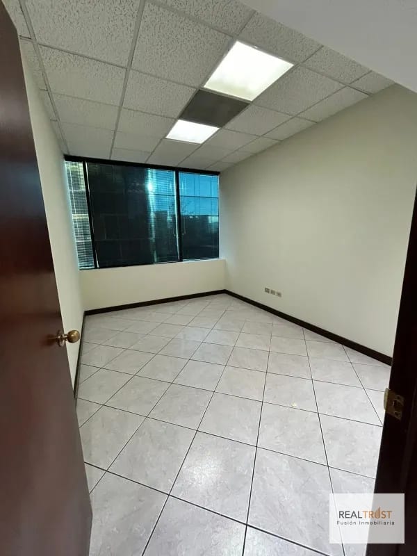 OFICINA EN RENTA EUROPLAZA ZONA 14 — Oficina en Alquiler en Zona 14, Guatemala, Ciudad — foto 9 de 13