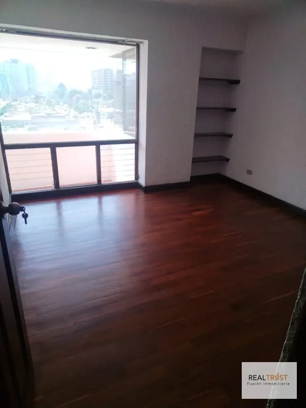 APARTAMENTO SANTA CLARA LAS CAÑAS ZONA 10 — Apartamento en Venta en Zona 10, Guatemala, Ciudad — foto 2 de 11