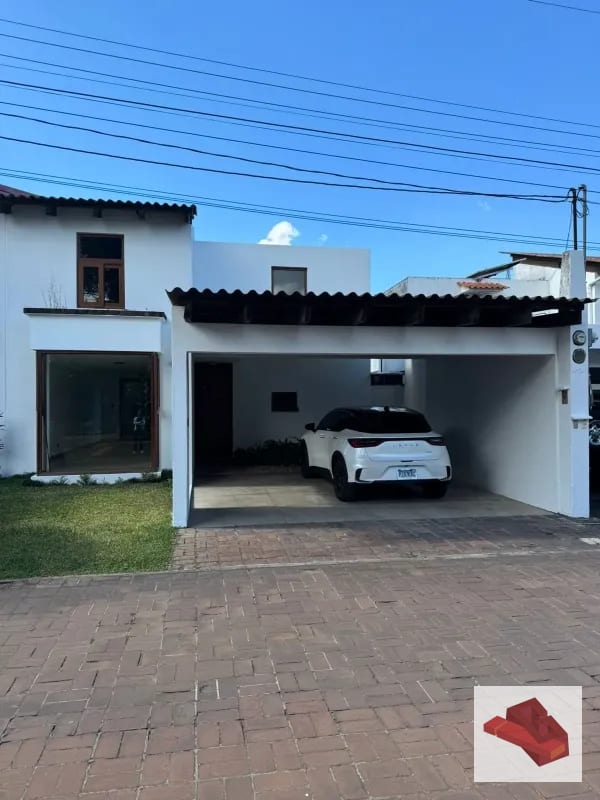 RENTA DE CASA EN COND. Z.14 (Sector la Villa) — Casa en Alquiler en Zona 14, Guatemala, Ciudad — foto 1 de 15