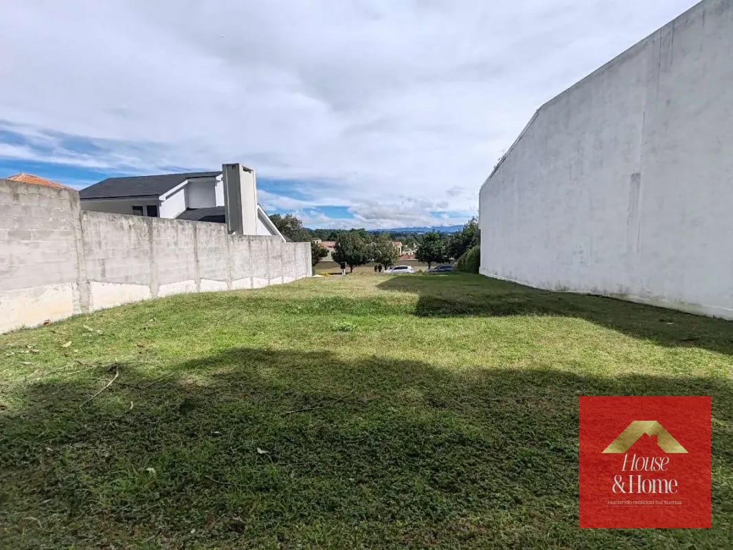 Venta de terreno en La Fontana — Terreno en Venta en La Fontana I, Carretera a El Salvador, Guatemala, Ciudad — foto 2 de 5