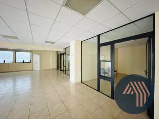 ALQUILER DE CÉNTRICAS OFICINAS - EDIFICIO CONDESA, ZONA 13 — Oficina en Alquiler en Zona 13, Guatemala, Ciudad — miniatura 1 de 10