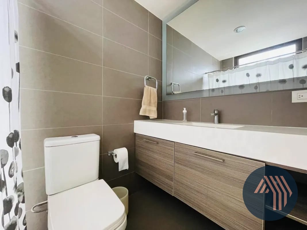 VENTA DE AMPLIO APARTAMENTO DE 2 NIVELES - VEINTI4, ZONA 10 — Apartamento en Alquiler en Veinti4, Zona 10, Guatemala, Ciudad — foto 4 de 16