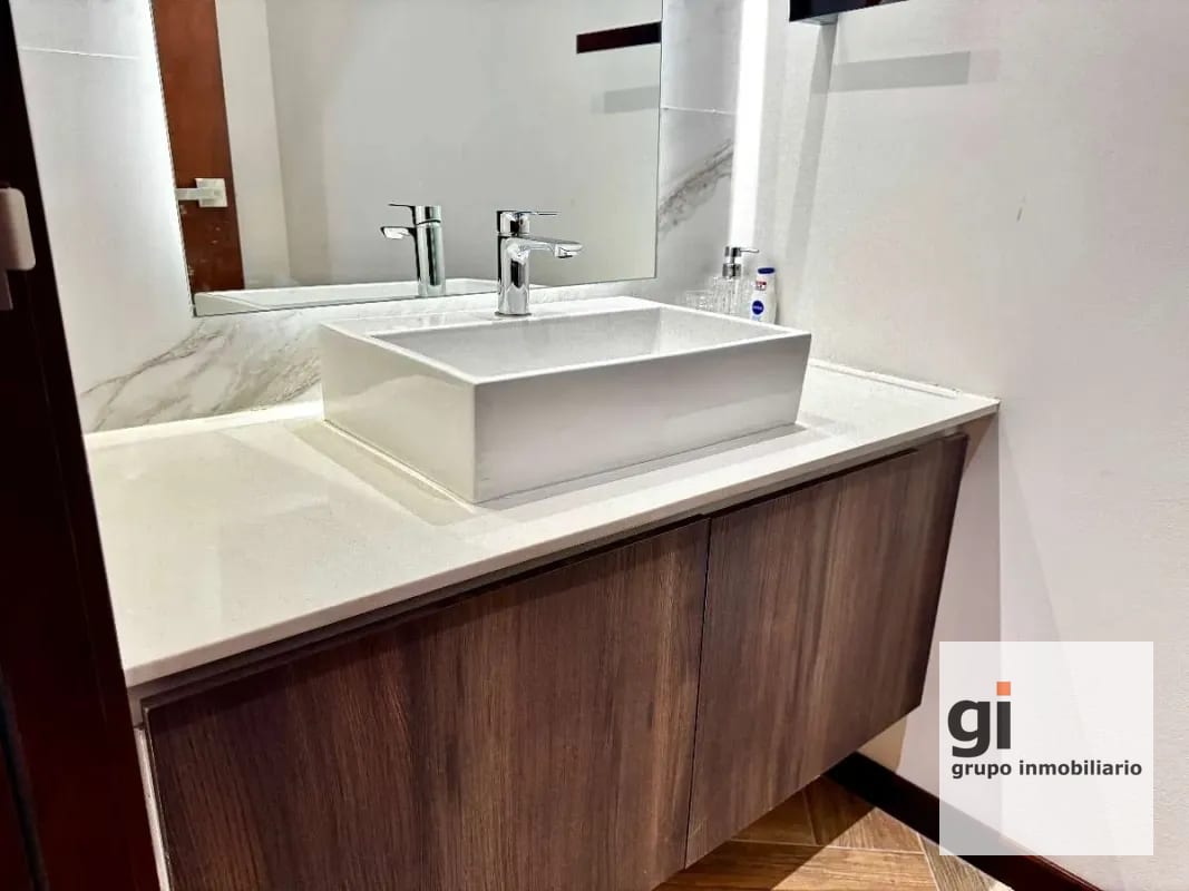 Apartamento amueblado 3 dormitorios y cuarto de servicios, zona 10 — Apartamento en Alquiler en Zona 10, Guatemala, Ciudad — foto 9 de 14