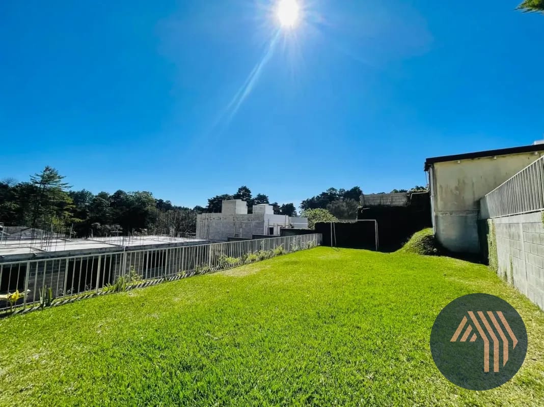VENTA DE AMPLIA CASA - LOMAS DE SAN RAFAEL, KM 16 CES — Casa en Venta en Lomas de San Rafael, Carretera a El Salvador, Guatemala, Ciudad — foto 2 de 10