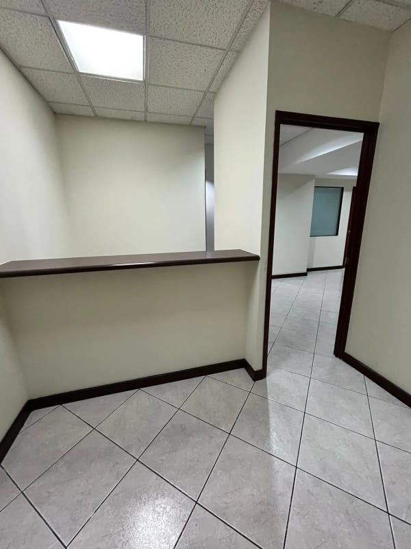 AMPLIA OFICINA EUROPLAZA — Oficina en Alquiler en Europlaza, Zona 14, Guatemala, Ciudad — foto 2 de 11