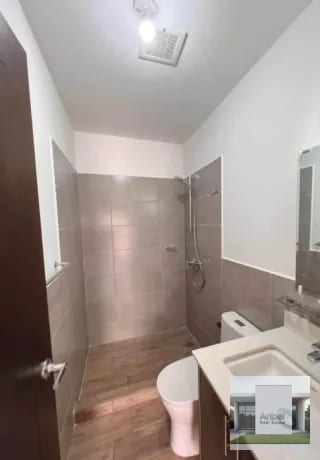 CASALINI DIAGONAL Apartamento 2 Dormitorios cada uno con baño, balcón y walk in closet Zona 10 — Apartamento en Alquiler en Casalini Diagonal 6, Zona 10, Guatemala, Ciudad — miniatura 7 de 11