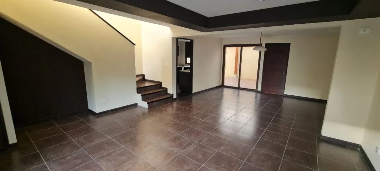 Casa en renta en Cumbres de la Arboleda Carretera al Salvador — Casa en Alquiler en Cumbres de La Arboleda, Carretera a El Salvador, Guatemala, Ciudad — foto 4 de 10