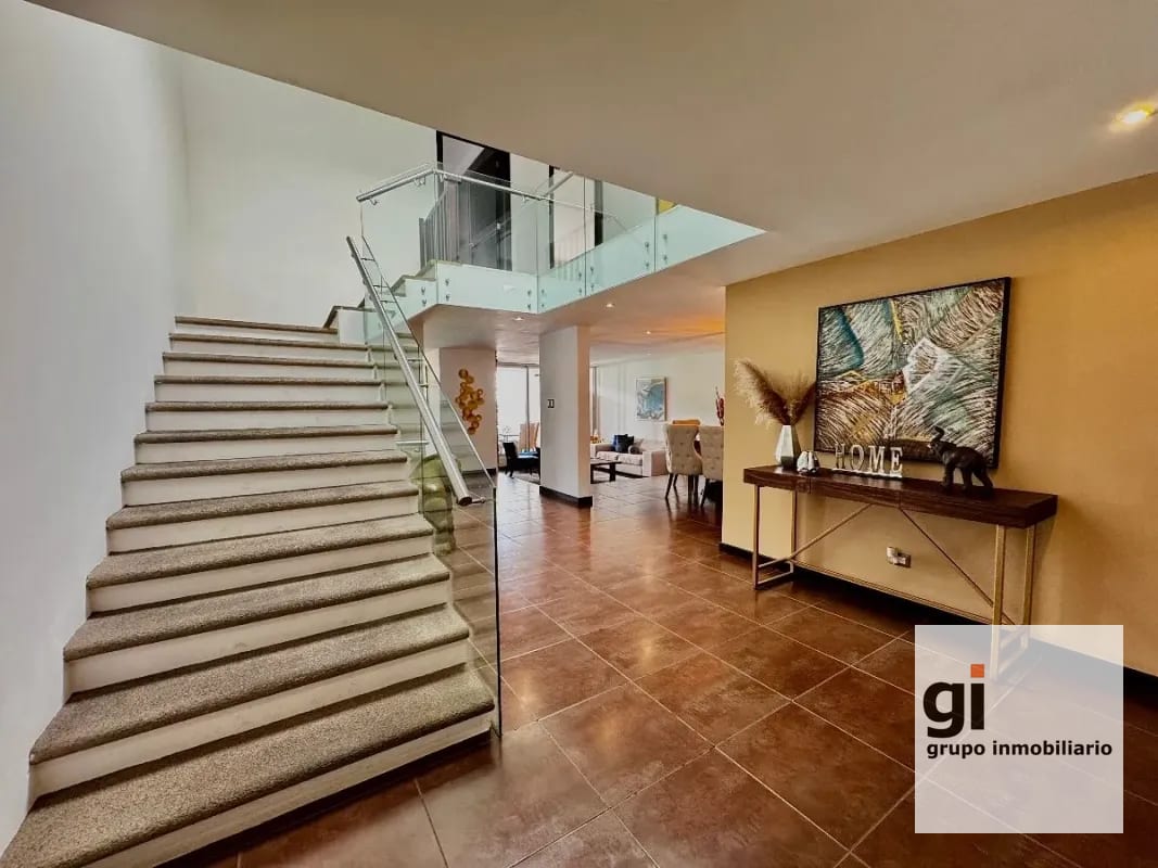 Casa moderna con piscina 4 habs / fuera de garita Z.14 — Casa en Venta en Zona 14, Guatemala, Ciudad — foto 10 de 16