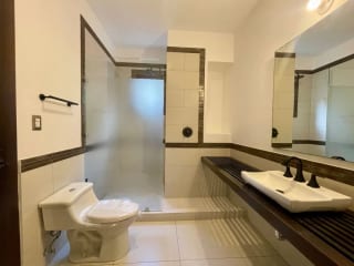 APARTAMENTO AMPLIO  RENTA MUXBAL CONDOMINIO ALBEREDA DE LA ESPAÑOLA 300 MTS2~3 DORMITORIOS, SALA FAMILIAR ~ DORMITORIO DE SERVICIO 2 PARQUEOS $2,500 (NO SE ACEPTAN MASCOTAS) — Apartamento en Alquiler en Muxbal, Guatemala, Ciudad — miniatura 9 de 12