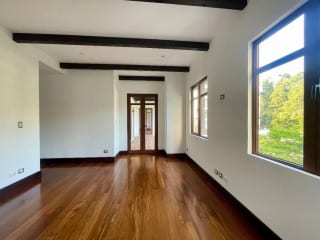 APARTAMENTO AMPLIO  RENTA MUXBAL CONDOMINIO ALBEREDA DE LA ESPAÑOLA 300 MTS2~3 DORMITORIOS, SALA FAMILIAR ~ DORMITORIO DE SERVICIO 2 PARQUEOS $2,500 (NO SE ACEPTAN MASCOTAS) — Apartamento en Alquiler en Muxbal, Guatemala, Ciudad — miniatura 6 de 12