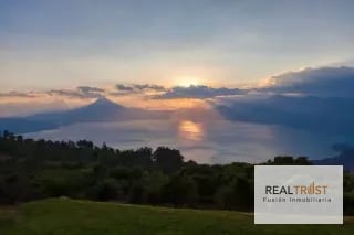 Casa en Venta con Vista al Lago de Atitlán a 20 Minutos de Panajachel — Casa vacacional en Venta en San Andres Semetabaj, Sololá — miniatura 1 de 15