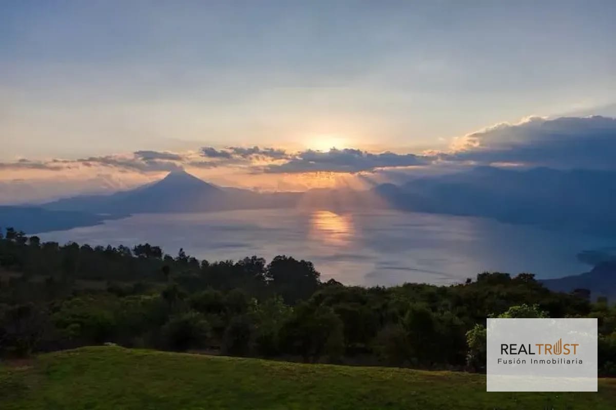 Casa en Venta con Vista al Lago de Atitlán a 20 Minutos de Panajachel — Casa vacacional en Venta en San Andres Semetabaj, Sololá — foto 1 de 15