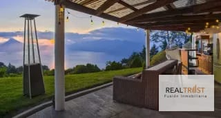 Casa en Venta con Vista al Lago de Atitlán a 20 Minutos de Panajachel — Casa vacacional en Venta en San Andres Semetabaj, Sololá — miniatura 3 de 15