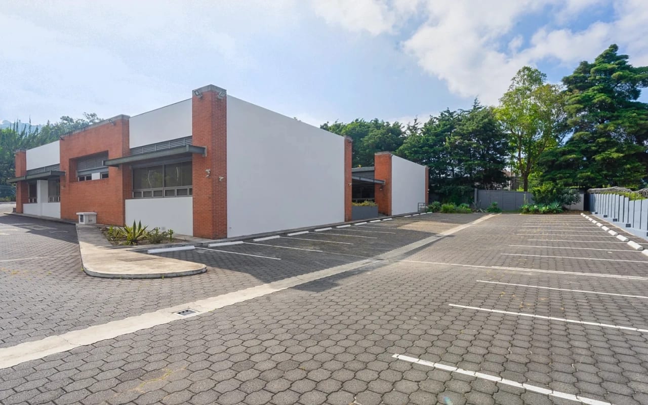 Interesante Propiedad en alquiler para Negocio, Academias, Universidades, Restaurantes, Negocios de Entretenimiento y más en zona 15. — Local en Alquiler en Zona 15, Guatemala, Ciudad — foto 10 de 11
