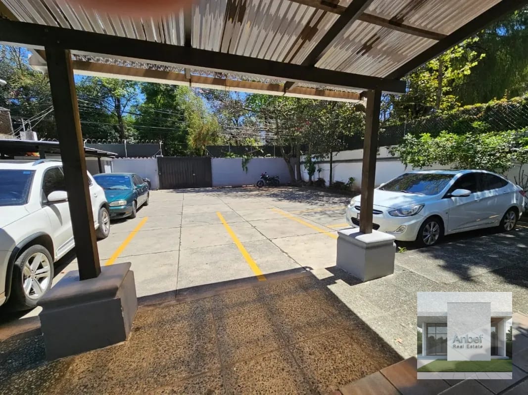 CASA de 282 m² en Alquiler, Uso exclusivo Oficinas con 11 Parqueos en Zona 10 — Casa en Alquiler en Zona 10, Guatemala, Ciudad — foto 1 de 10