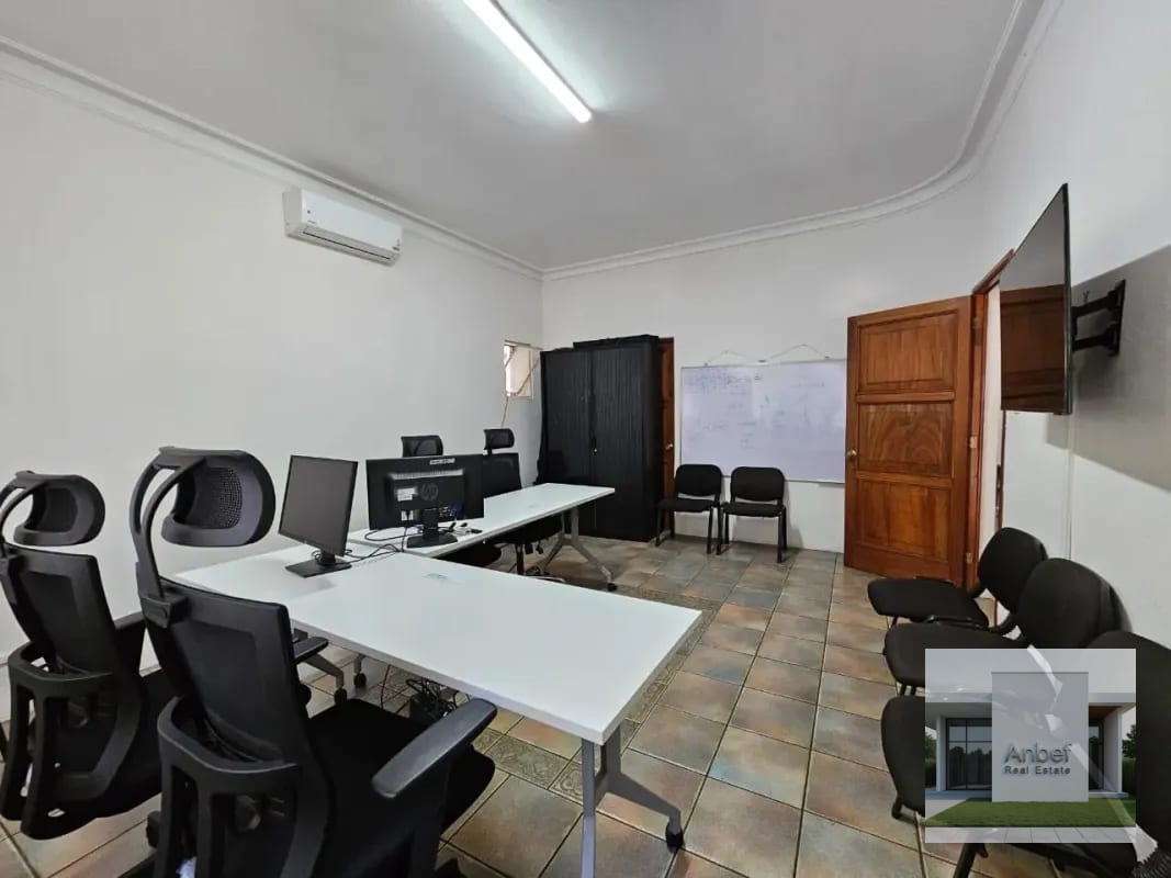 CASA de 282 m² en Alquiler, Uso exclusivo Oficinas con 11 Parqueos en Zona 10 — Casa en Alquiler en Zona 10, Guatemala, Ciudad — foto 5 de 10