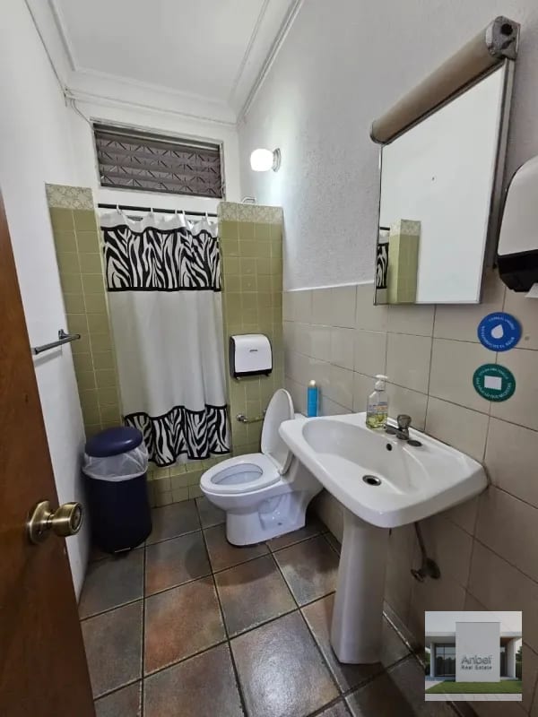 CASA de 282 m² en Alquiler, Uso exclusivo Oficinas con 11 Parqueos en Zona 10 — Casa en Alquiler en Zona 10, Guatemala, Ciudad — foto 4 de 10