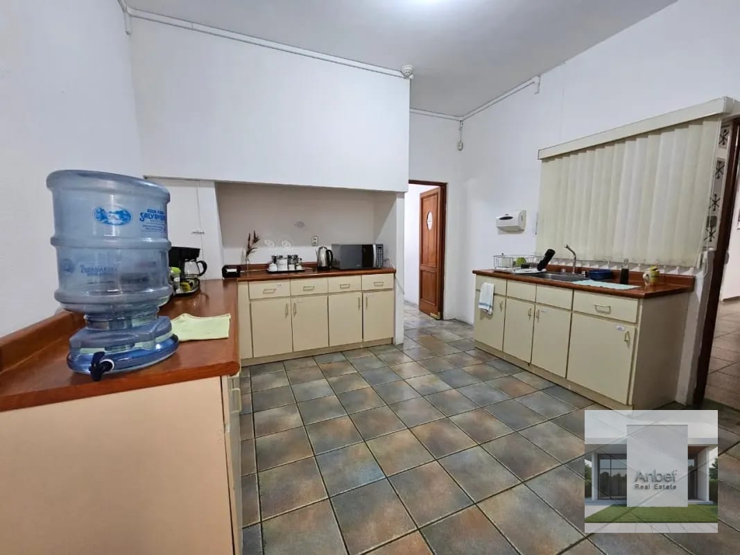 CASA de 282 m² en Alquiler, Uso exclusivo Oficinas con 11 Parqueos en Zona 10 — Casa en Alquiler en Zona 10, Guatemala, Ciudad — foto 2 de 10