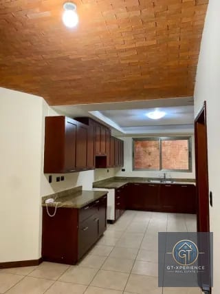 Linda y amplia casa en km. 16.5 Carretera a El Salvador — Casa en Alquiler en Carretera a El Salvador, Guatemala, Ciudad — miniatura 10 de 17