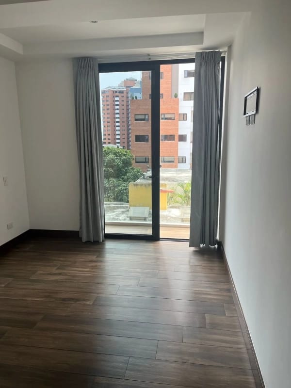 Apartamento en Zona 14 — Apartamento en Alquiler en Zona 14, Guatemala, Ciudad — foto 3 de 4