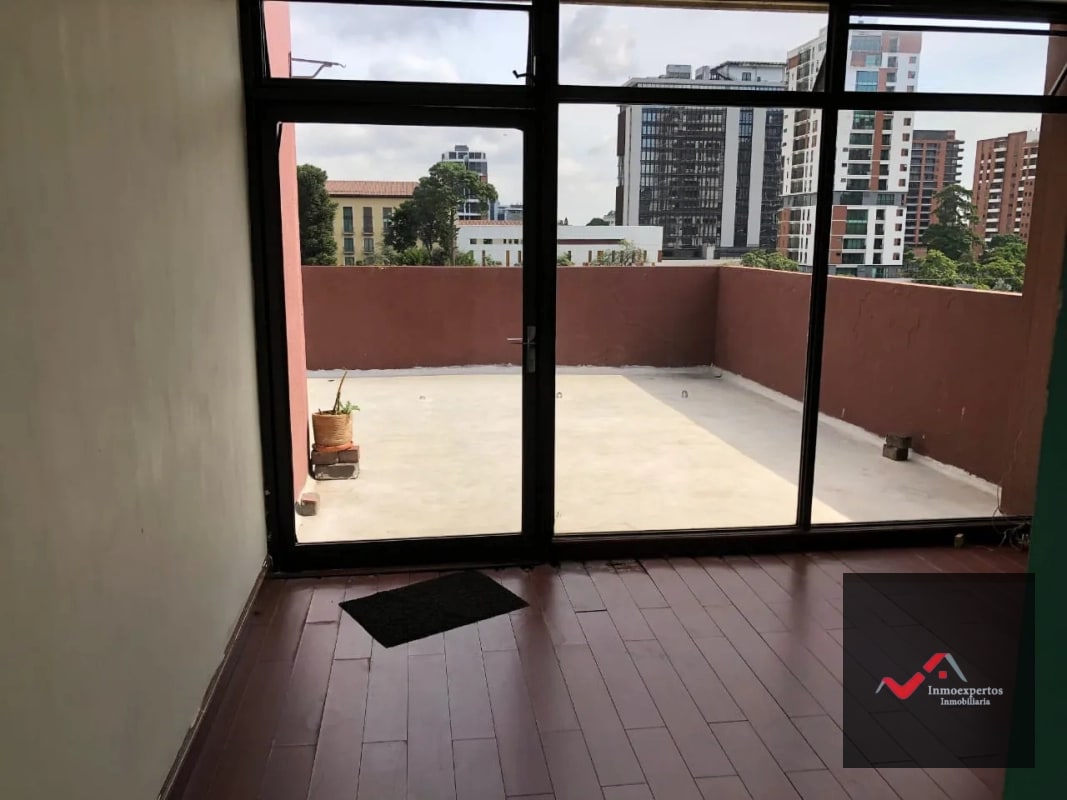 OFICINA EN RENTA ZONA 10 EDIFICIO S Y M — Oficina en Alquiler en Zona 10, Guatemala, Ciudad — foto 9 de 12