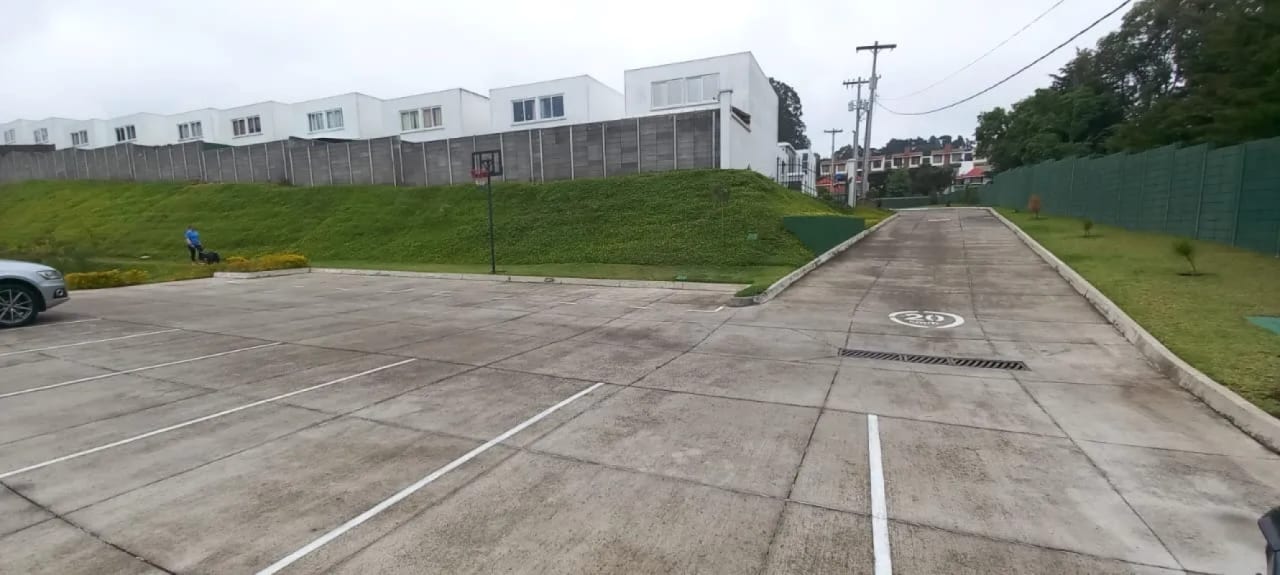 Linda y acogedora casa en Venta en Paseo Arrazola (CAES) — Casa en Venta en Carretera a El Salvador, Guatemala, Ciudad — foto 6 de 15