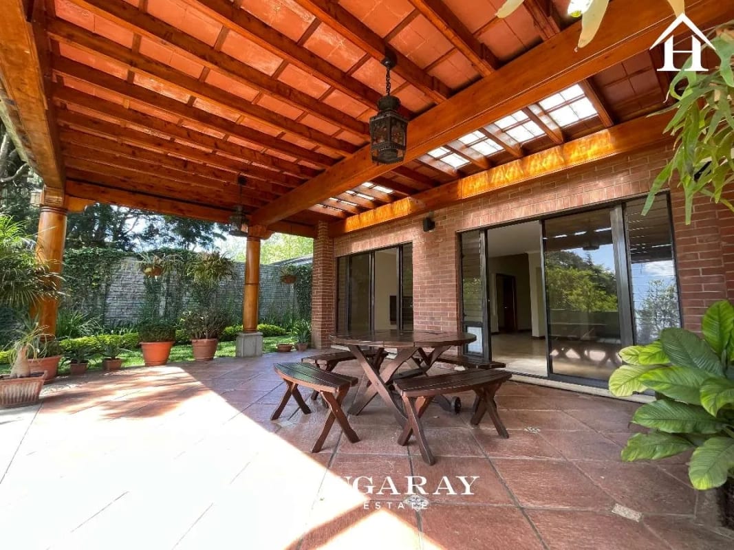 CASA C / JARDÍN Y PÉRGOLA - 3 HAB./ LAS ROTONDAS CAES — Casa en Venta en Carretera a El Salvador, Guatemala, Ciudad — foto 2 de 17