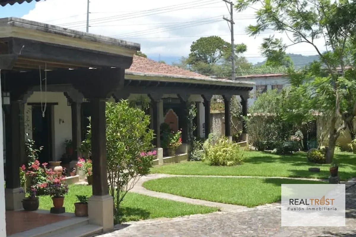 PROPIEDAD EN VENTA EN CASCO DE ANTIGUA GUATEMALA — Casa en Venta en Antigua, Sacatepéquez — foto 1 de 10