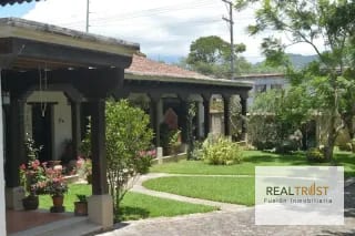 PROPIEDAD EN VENTA EN CASCO DE ANTIGUA GUATEMALA — Casa en Venta en Antigua, Sacatepéquez — miniatura 1 de 10