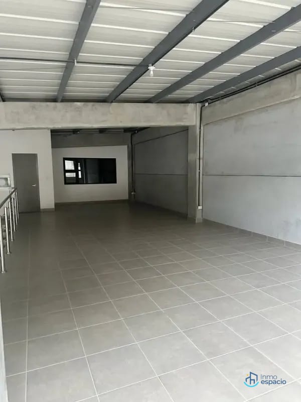 Bodega en renta en Zona 18 — Bodega / Ofibodega en Alquiler en Zona 18, Guatemala, Ciudad — foto 2 de 17