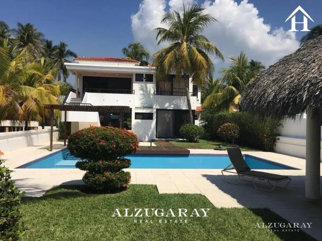 CASA AMUEBLADA FRENTE AL MAR - 5 HAB. / CONDOMINIO CHULAMAR — Casa en Venta en Puerto San José, Escuintla — foto 1 de 12