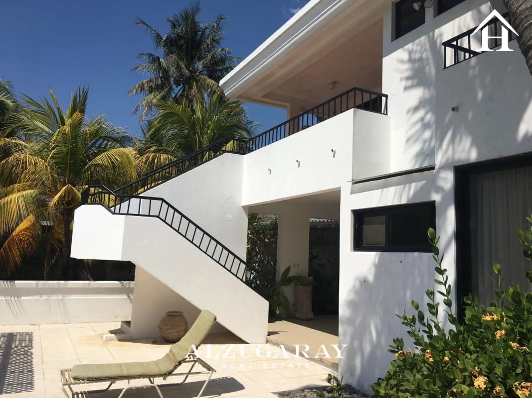 CASA AMUEBLADA FRENTE AL MAR - 5 HAB. / CONDOMINIO CHULAMAR — Casa en Venta en Puerto San José, Escuintla — foto 2 de 12