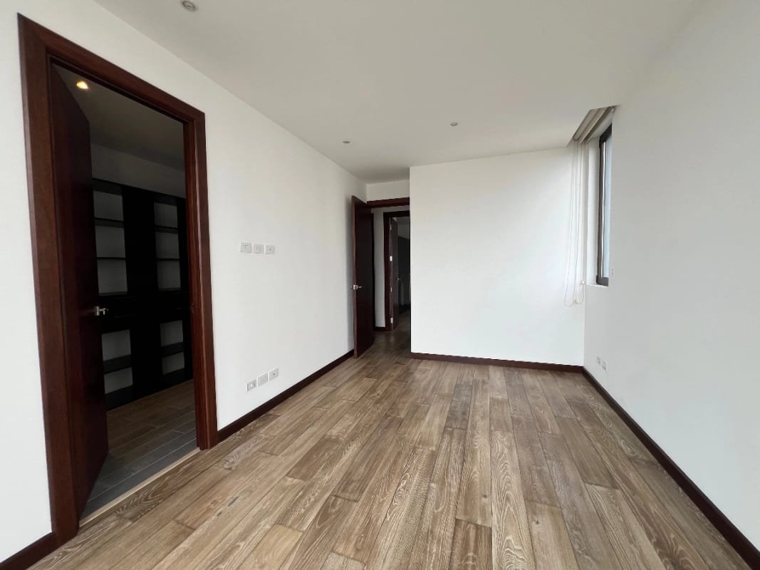 Apartamento Renta Edificio Vhista 2 Dormitorio, 1 Parqueo tánde114MTS2, Balcón amplio — Apartamento en Alquiler en Zona 15, Guatemala, Ciudad — foto 2 de 10