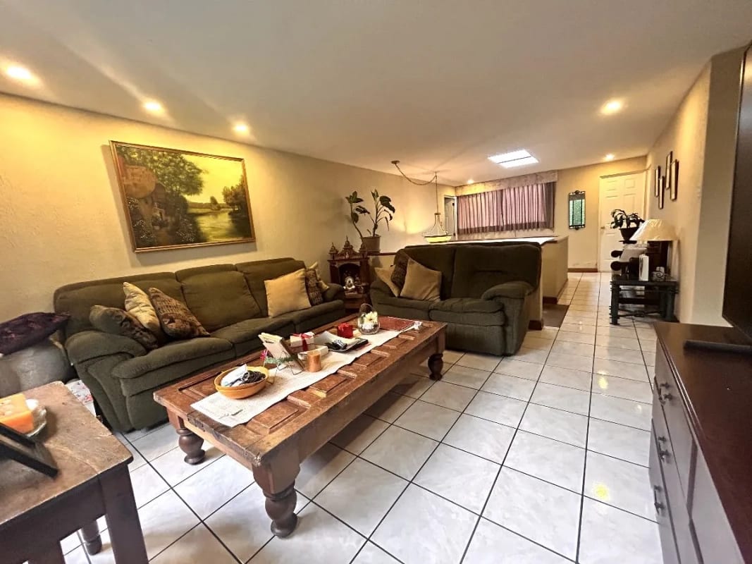 Casa en venta, Condominio La Laguna, Colonia Santa Rosalía, CAES — Casa en Venta en Santa Rosalia La Laguna, Carretera a El Salvador, Guatemala, Ciudad — foto 3 de 17