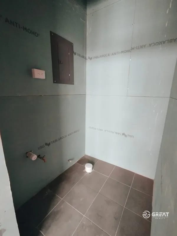 ¡Tu próximo punto de exito te espera en Local Fiamene Z. 10 — Local en Alquiler en Fiamene, Zona 10, Guatemala, Ciudad — foto 2 de 8
