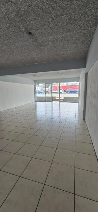 ALQUILER LOCAL COMERCIAL, en Calzada Aguilar Batres, Zona 11 — Local en Alquiler en Zona 11, Guatemala, Ciudad — miniatura 2 de 10