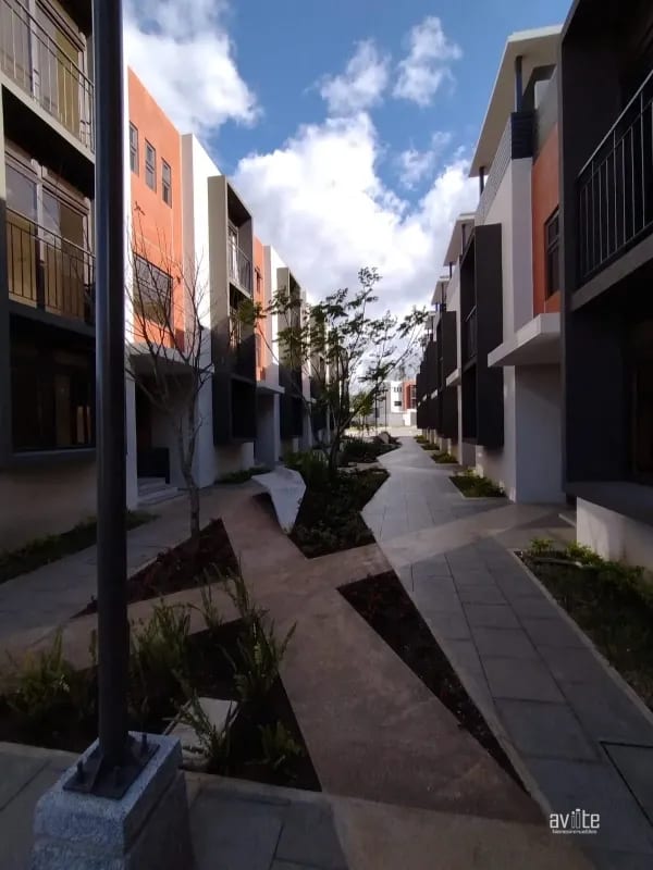 CONDADO NARANJO:   4 habitaciones, 3.5 baños, 2 parqueos Q9,500 — Casa en Alquiler en Condado Naranjo, Zona 4 Mixco, Guatemala, Ciudad — foto 1 de 6