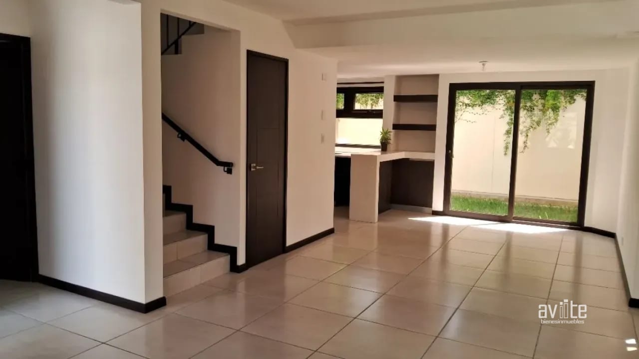 CONDADO NARANJO: 4 habitaciones, 3.5 baños, 2 parqueos Q9,500 — Casa en Alquiler en Condado Naranjo, Zona 4 Mixco, Guatemala, Ciudad — foto 2 de 6