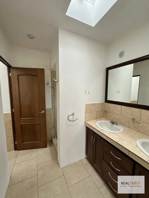 CASA EN VENTA BOUGANVILIAS DE ARRAZOLA — Casa en Venta en Bouganbilias de Arrazola, Carretera a El Salvador, Guatemala, Ciudad — foto 5 de 10