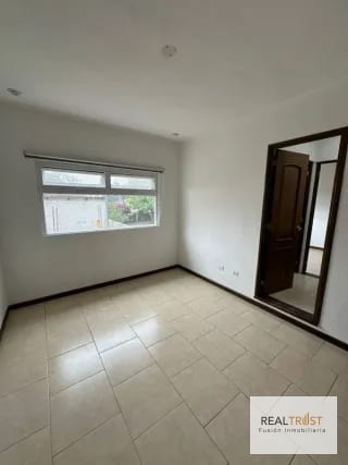 CASA EN VENTA BOUGANVILIAS DE ARRAZOLA — Casa en Venta en Bouganbilias de Arrazola, Carretera a El Salvador, Guatemala, Ciudad — miniatura 4 de 10