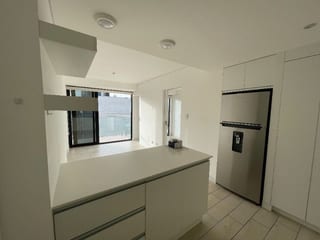 MODERNO APARTAMENTO EQUIPADO EN RENTA, EDIFICIO QUO — Apartamento en Alquiler en Zona 4, Guatemala, Ciudad — miniatura 7 de 14