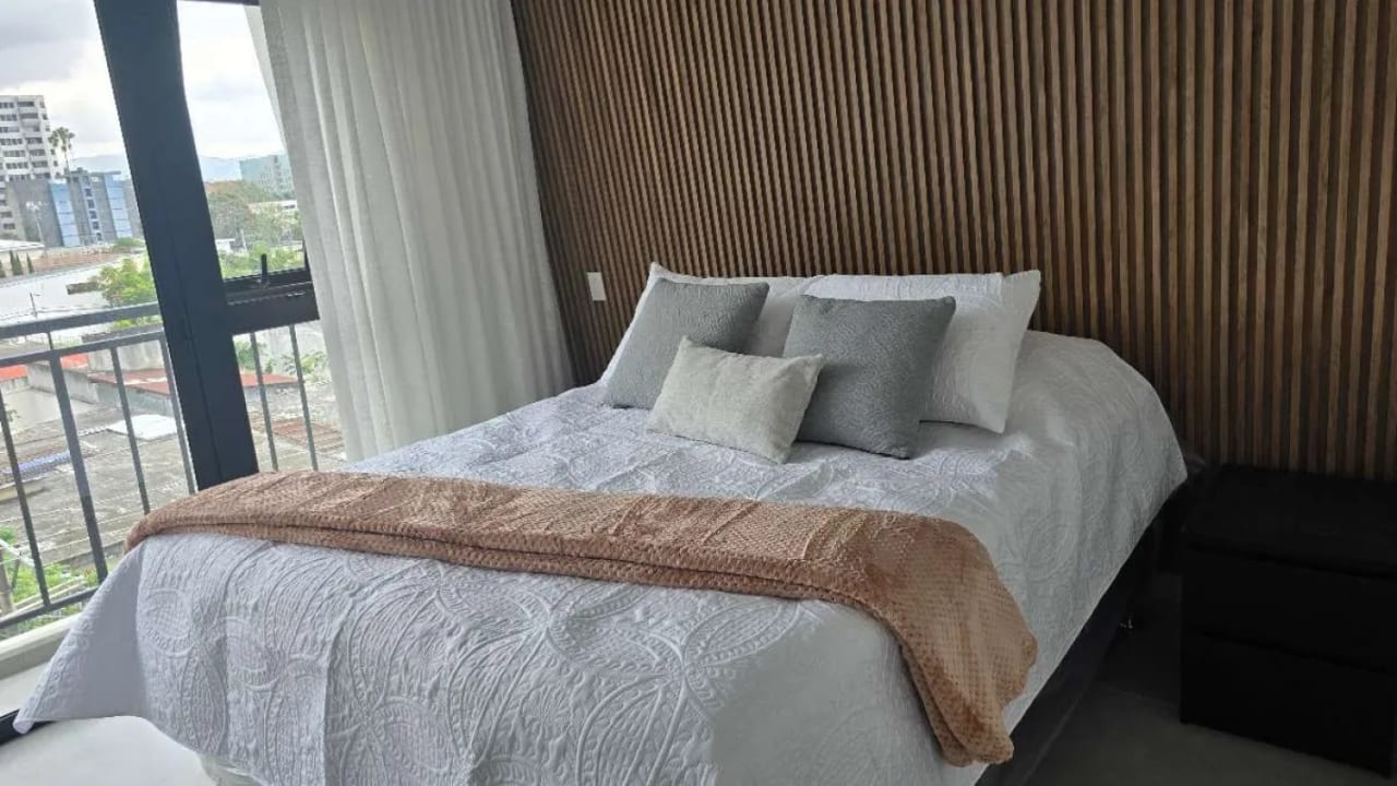 BONADIEZ, Z10. Apartamento amueblado y equipado en alquiler — Apartamento en Alquiler en Bonadiez, Zona 10, Guatemala, Ciudad — foto 9 de 13