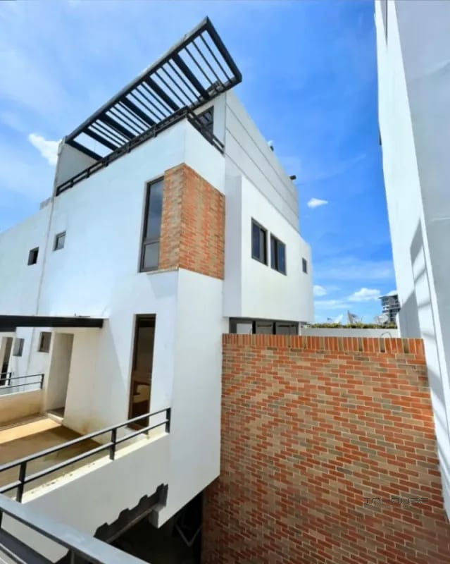 CASA EN VENTA ZONA 15 PARA ESTRENAR ALTOS DE VISTA HERMOSA. — Casa en Venta en Zona 15, Guatemala, Ciudad — foto 1 de 12