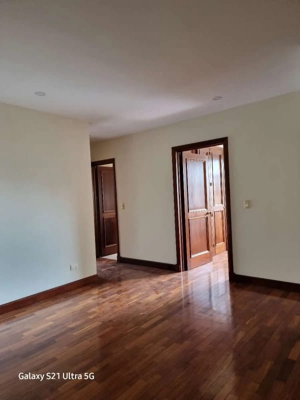 Altos de Santa Clara, Z. 10 Apartamento en renta — Apartamento en Alquiler en Altos de Santa Clara, Zona 10, Guatemala, Ciudad — foto 8 de 12