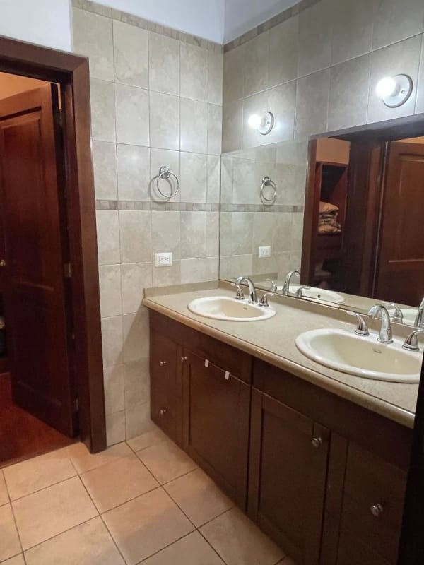 SE RENTA LINDA CASA EN UBICACIÓN PRIVILEGIADA - SAN RAFAEL 2 — Casa en Alquiler en San Rafael, Santa Catarina Pinula, Guatemala, Ciudad — foto 10 de 17