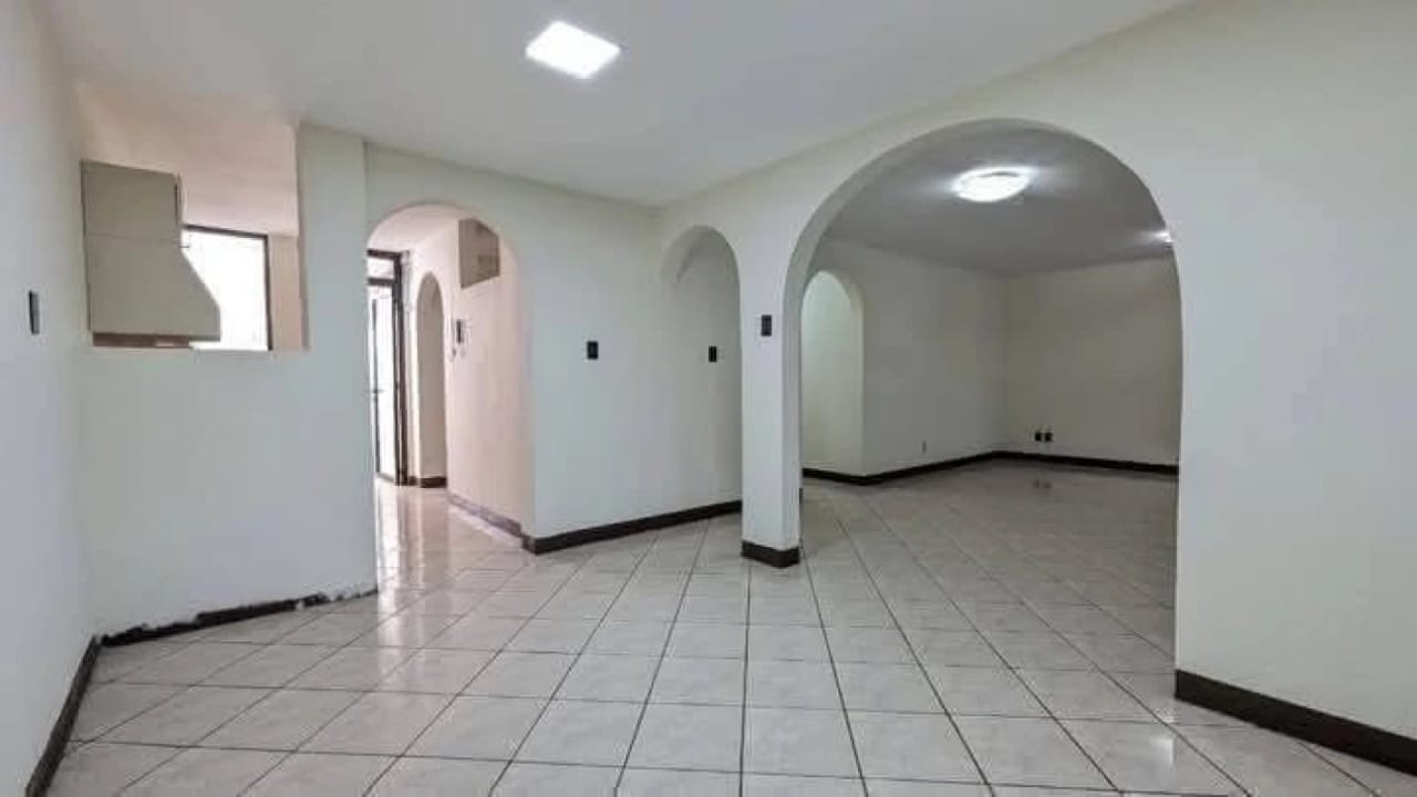 CASA EN VENTA DENTRO DE GARITA NUEVA MONTSERRAT ZONA 3 MIXCO — Casa en Venta en Zona 3 Mixco, Guatemala, Ciudad — foto 1 de 12