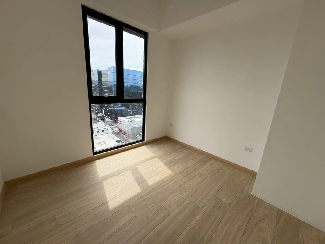 Apartamento en renta en Edificio de zona 10. Con cuarto de servicio! — Apartamento en Alquiler en Zona 10, Guatemala, Ciudad — foto 1 de 9