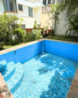 CASA EN VENTA EN SAN CRISTOBAL CON PISCINA SECTOR B7 — Casa en Venta en Zona 8 Mixco, Guatemala, Ciudad — miniatura 3 de 13