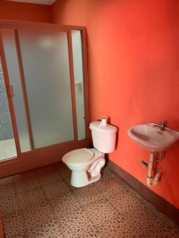 ¡Inversión de playa ideal para remodelar! 🏝️ Casa Vacacional en VENTA – Puerto Quetzal | Óptima para Airbnb — Casa vacacional en Venta en Likin, Puerto Quetzal, Escuintla — foto 5 de 16